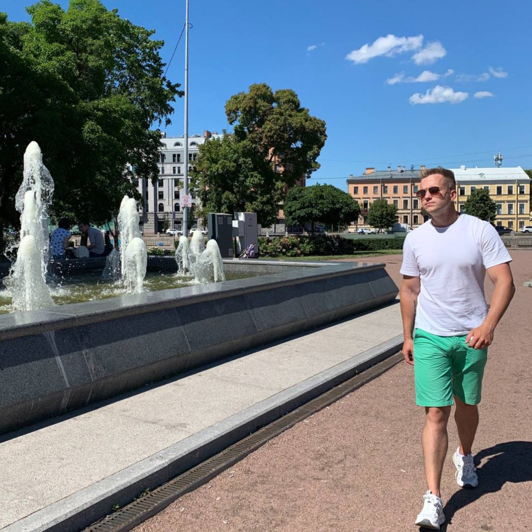 Владислав Достовалов